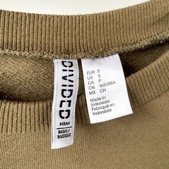 H&M Green Divided Basic Relaxed Fit Sweater - Picture 2 of 5